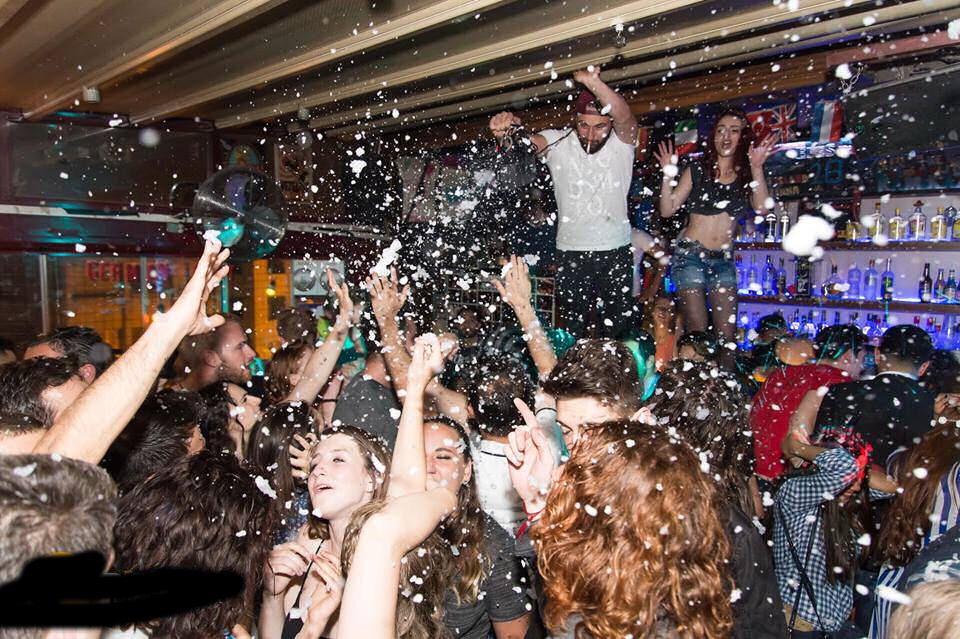 Istanbul 7-Hour Pub Crawl: Big Night Out
