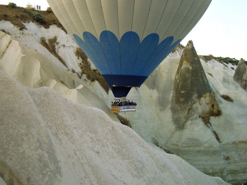 Cappadocia: Goreme Hot Air Balloon Flight Tour at Sunrise