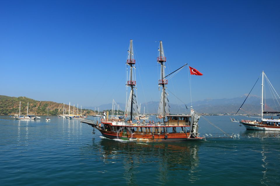 Fethiye: 12 Islands Boat Tour with Swimming, Buffet, and Bar