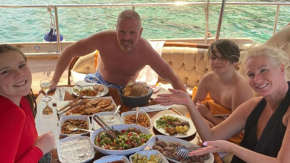 Bodrum: All-day Private Boat Cruise with Lunch