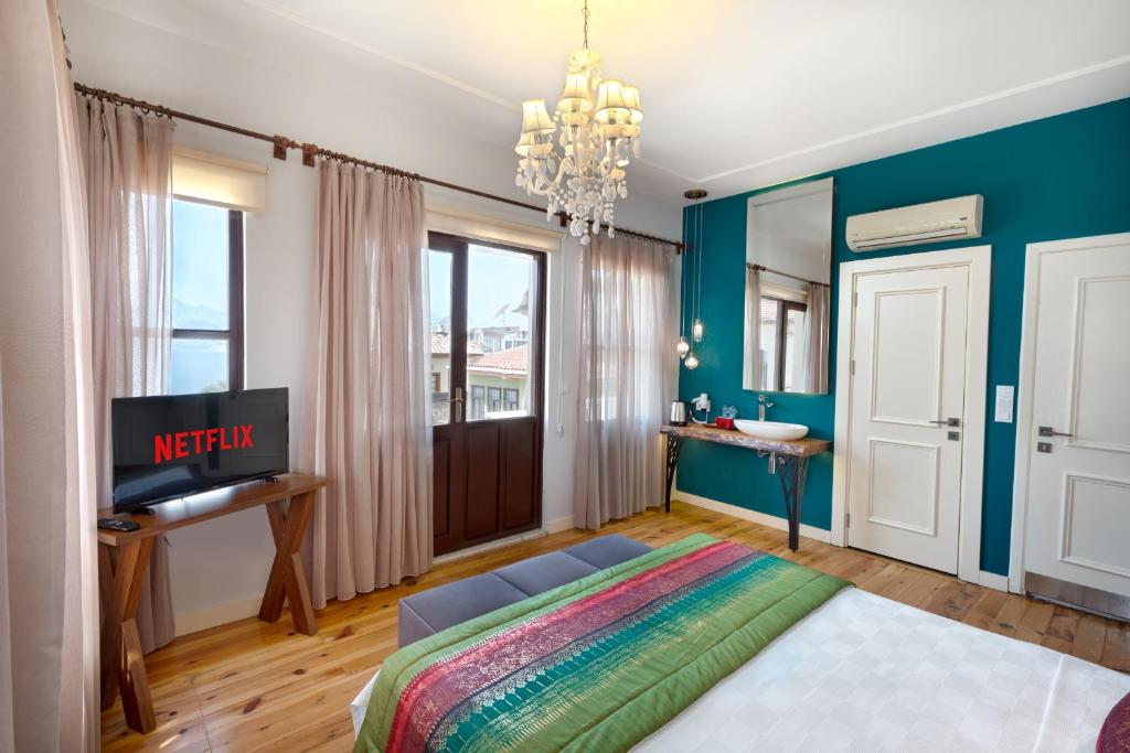 Deluxe Double Room with Balcony and Sea View