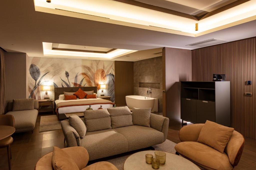 Honeymoon Suite Room
