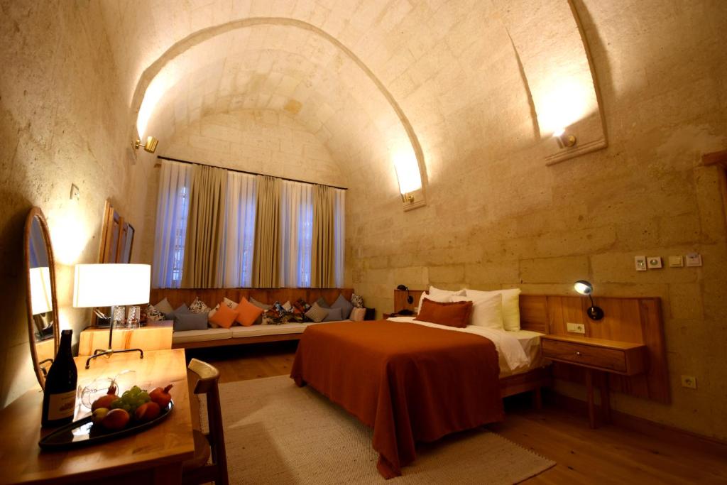 Deluxe Double Room (2 Adults + 1 Child)