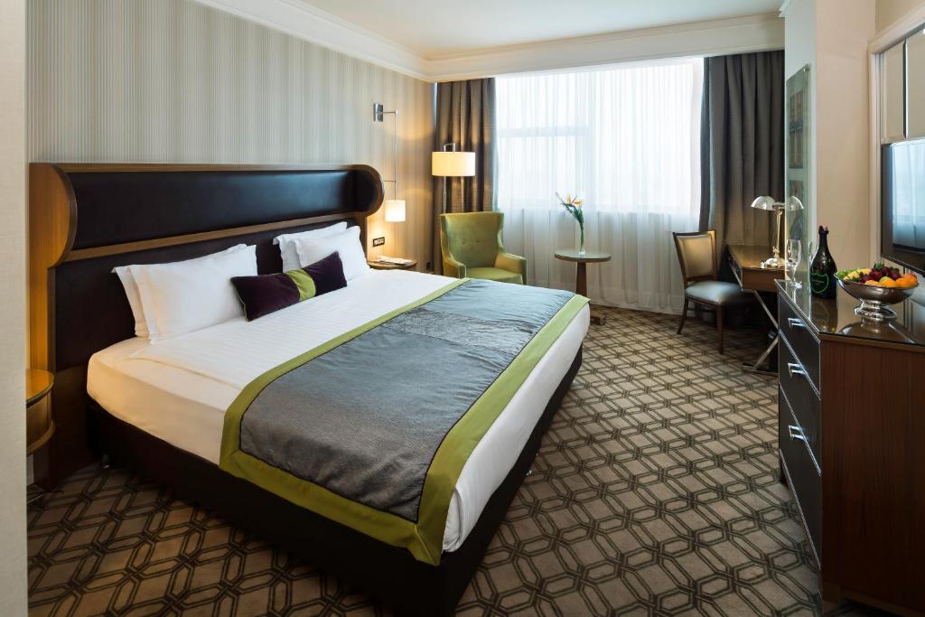 Superior Twin or Double Room with City View