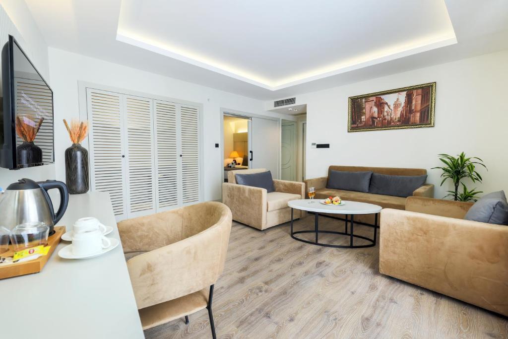 Triple Room with french Balcony