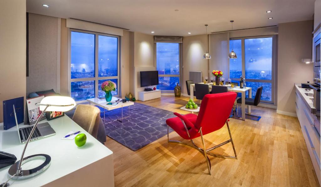 Deluxe Two-Bedroom Apartment
