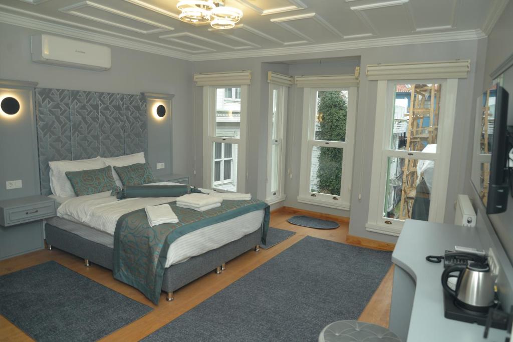 Deluxe King Room