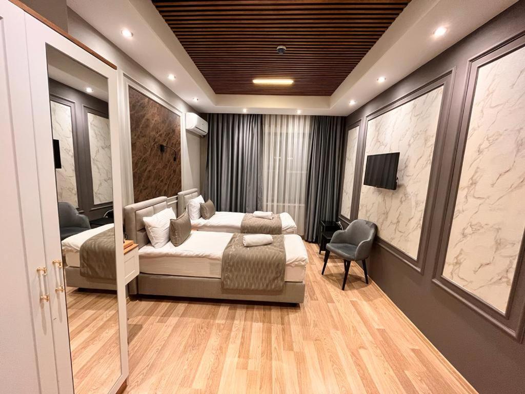 TRIPLE  Room