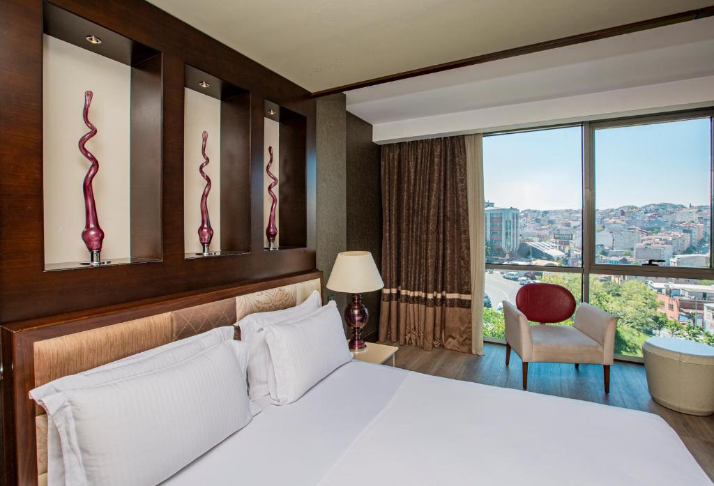 Deluxe King Room