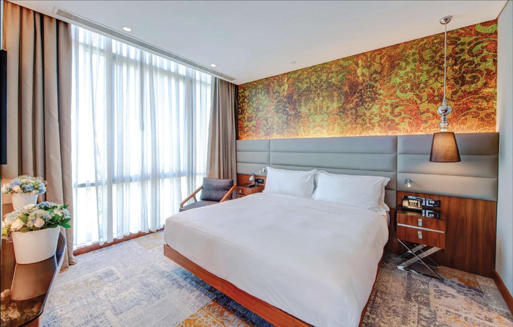 One-Bedroom King Suite with Terrace