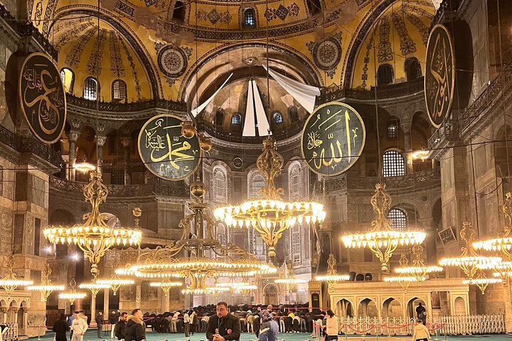 Explore Istanbul?s Iconic Landmarks with Our Full-Day Private City Tour