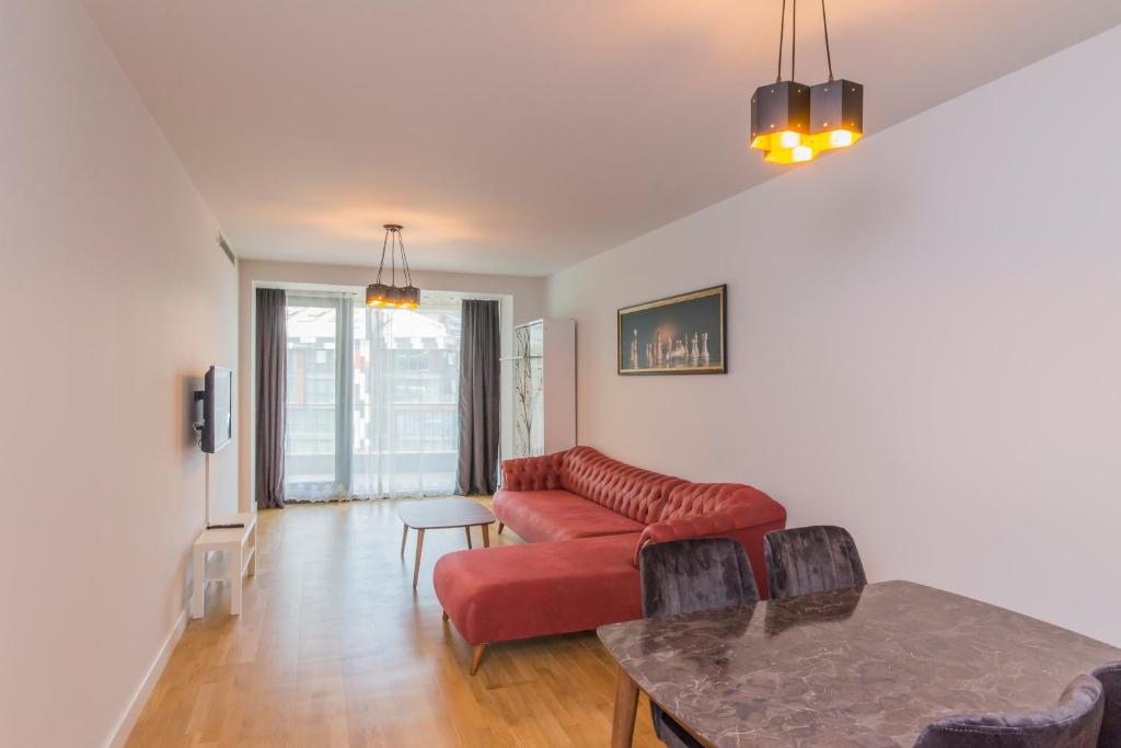 Deluxe One-Bedroom Family Apartment
