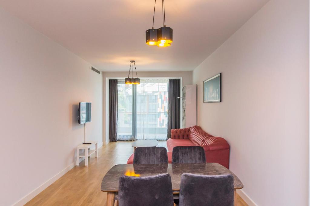 Deluxe One-Bedroom Family Apartment