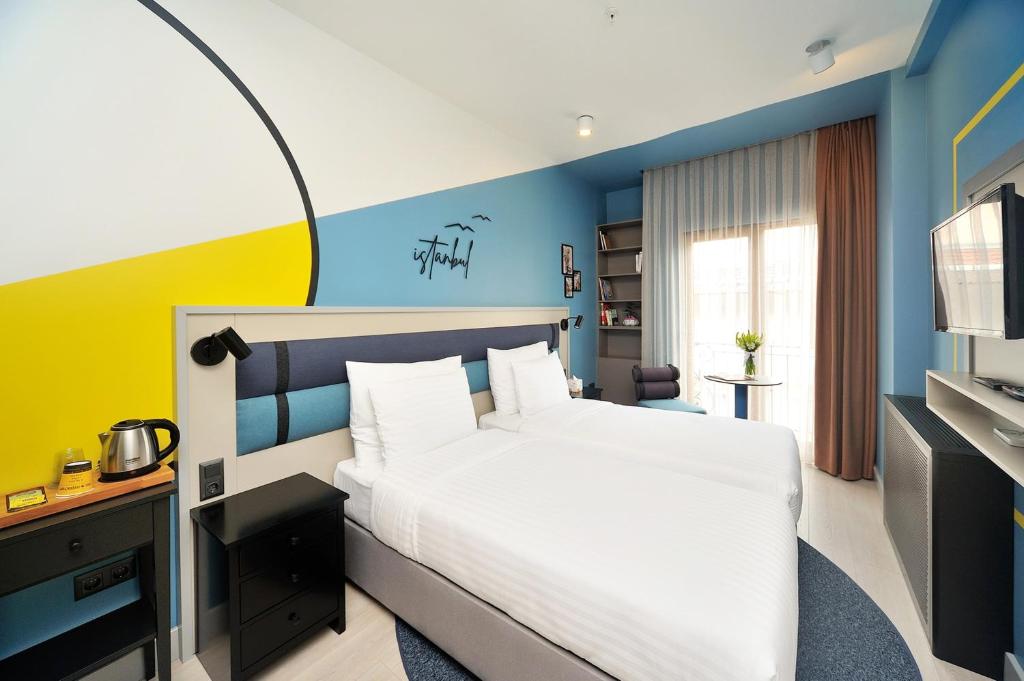 Standard Twin Room (nonsmoking)