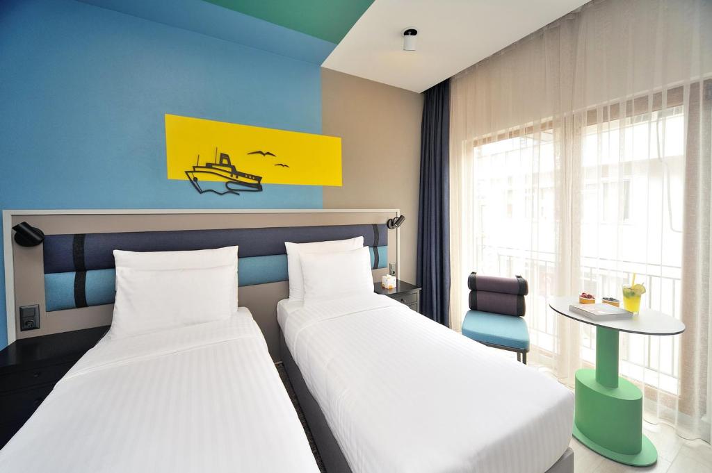 Superior Twin Room (nonsmoking)