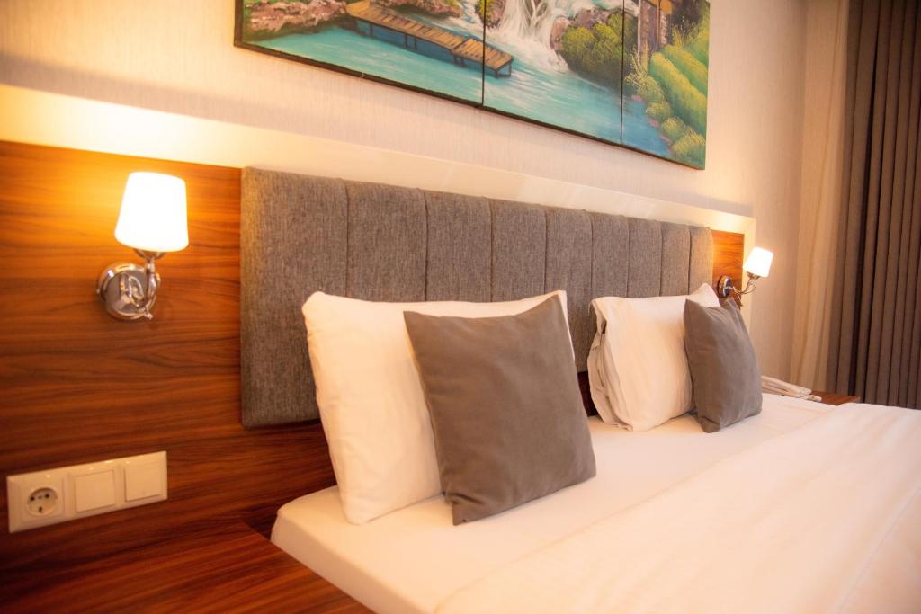Deluxe Queen Room