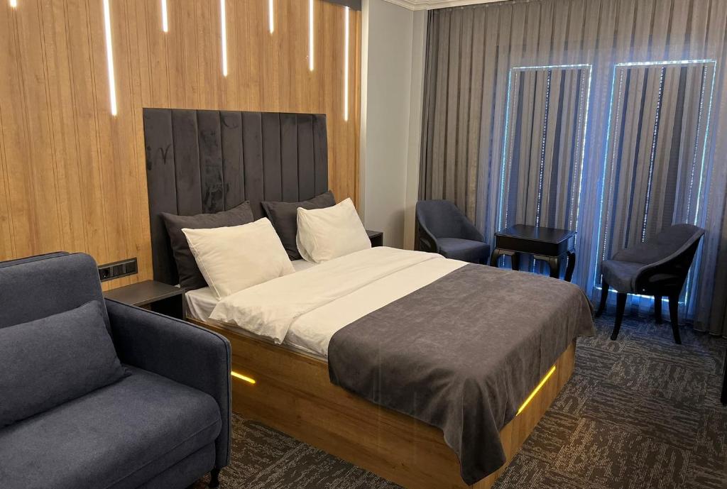 Double or Twin Room with City View