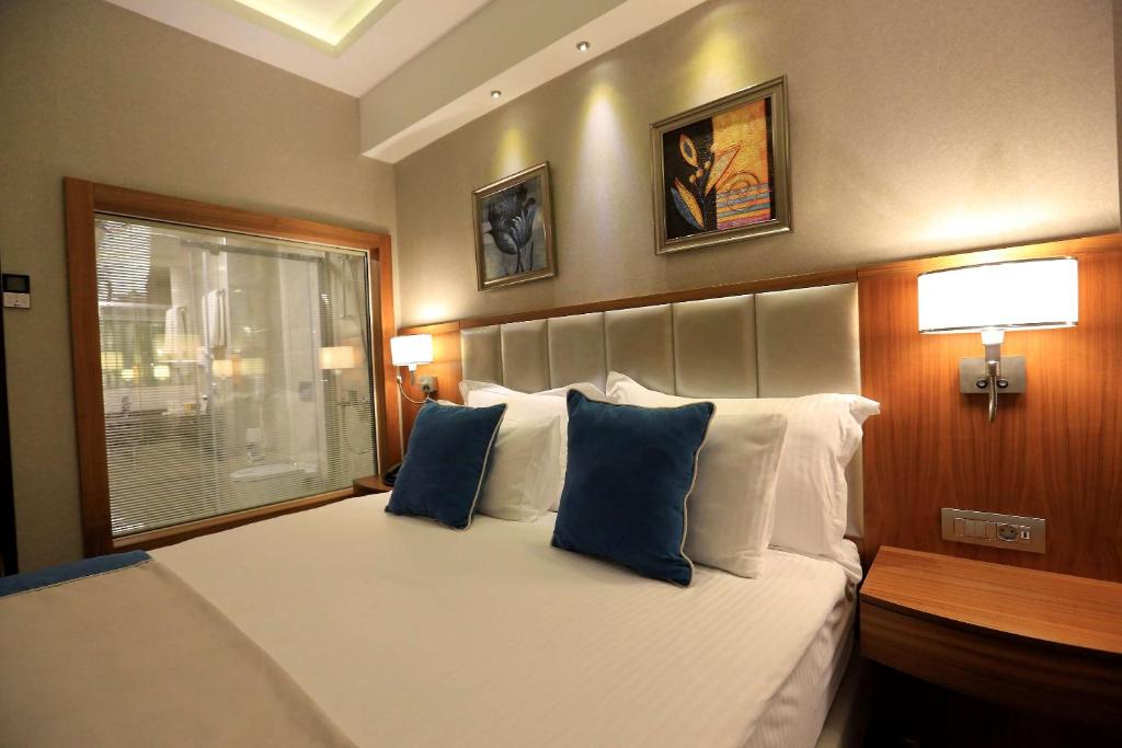 Queen Room