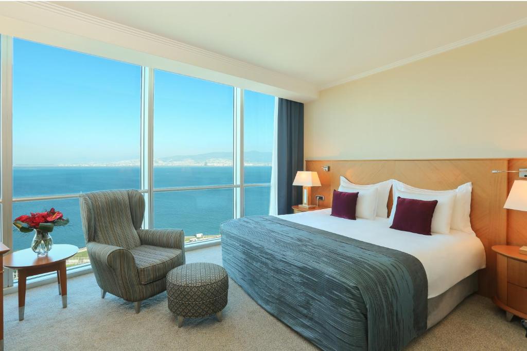 Standard King Room with Sea View - Smoking