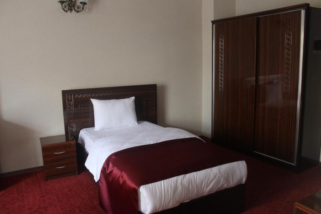 Deluxe Double or Twin Room with City View