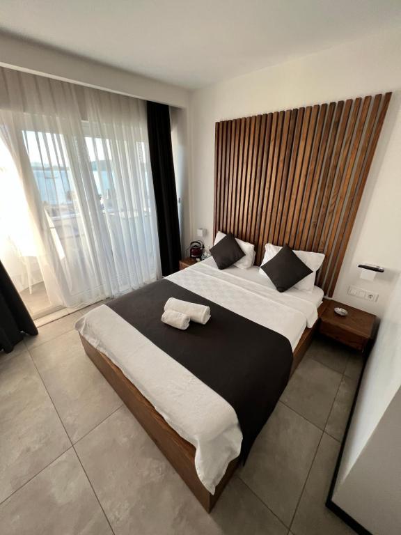 Deluxe Double Room with Balcony and Sea View