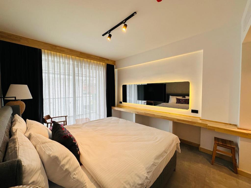 King Room with Pool View